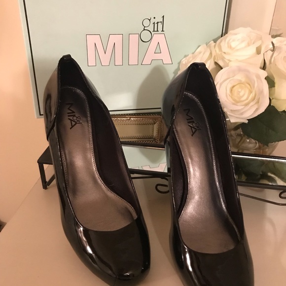 Girl Mia Black Patent Leather Pump - Picture 5 of 7